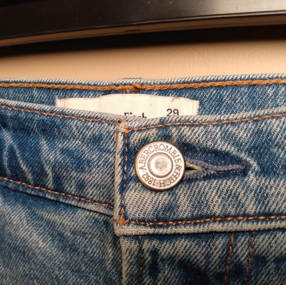 Abercrombie & Fitch Distressed Denim Women Jean Hi Rise 4" Shorts Size 29/8 - Picture 2 of 14